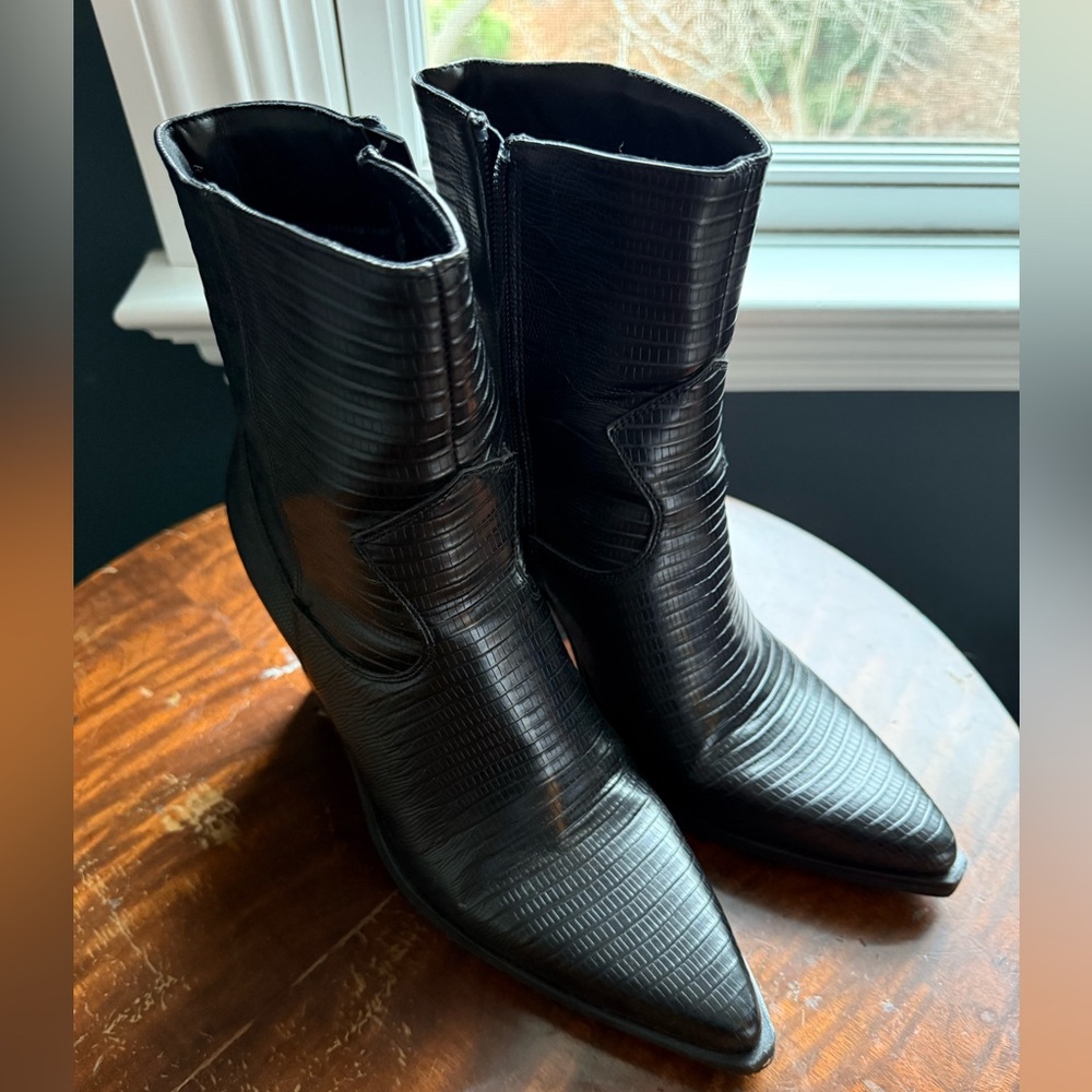 Steve Madden | Black Snake Skin Boot | Medium Heel
